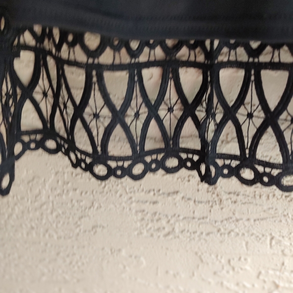 ROMEO&JULIET COUTURE Black lace skirt - Picture 7 of 14